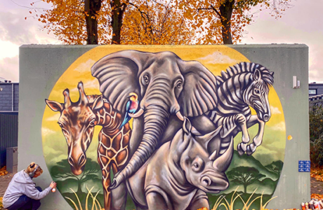 stine-hvid-vægmaleri-mural-street-art-safari