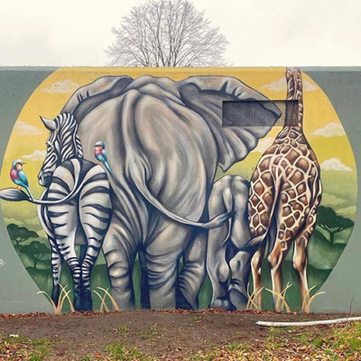 stine-hvid-vægmaleri-mural-street-art-safari-bagside2