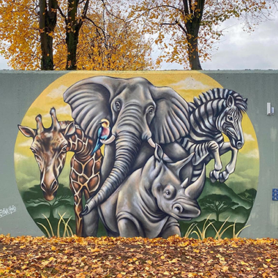 stine-hvid-vægmaleri-mural-street-art-safari-forside