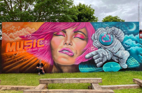 stine-hvid-roskilde-festival-2021-streetart-mural-vægmaleri